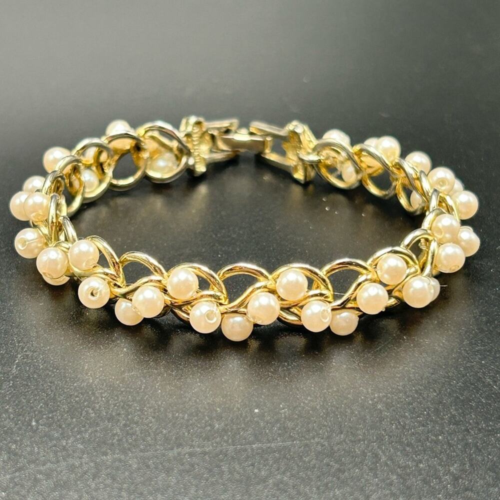 Vintage Richelieu faux pearl gold tone link bracelet #E403 size 6.75
